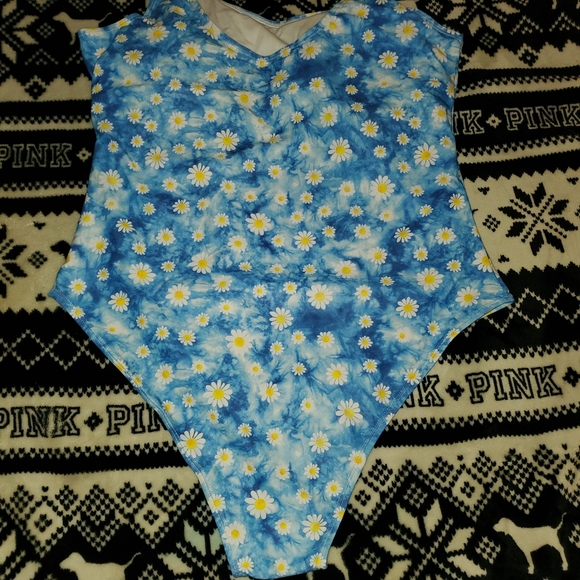 Bathing suit - Picture 3 of 3